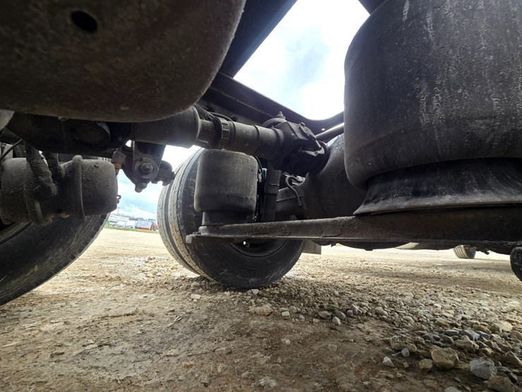 2000-peterbilt-379-image-93