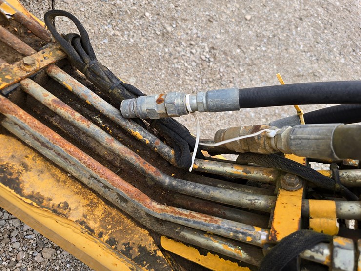 2006-deere-1812c-image-22