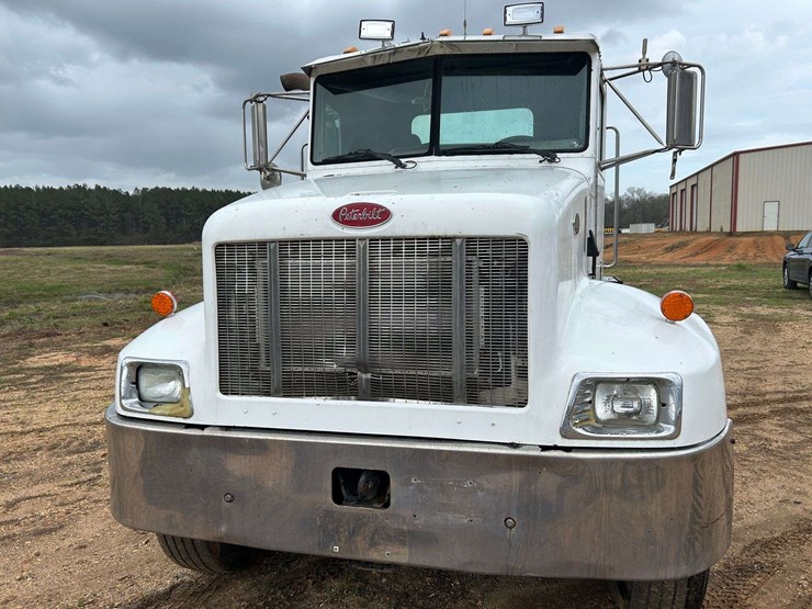 2001-peterbilt-330-image-8