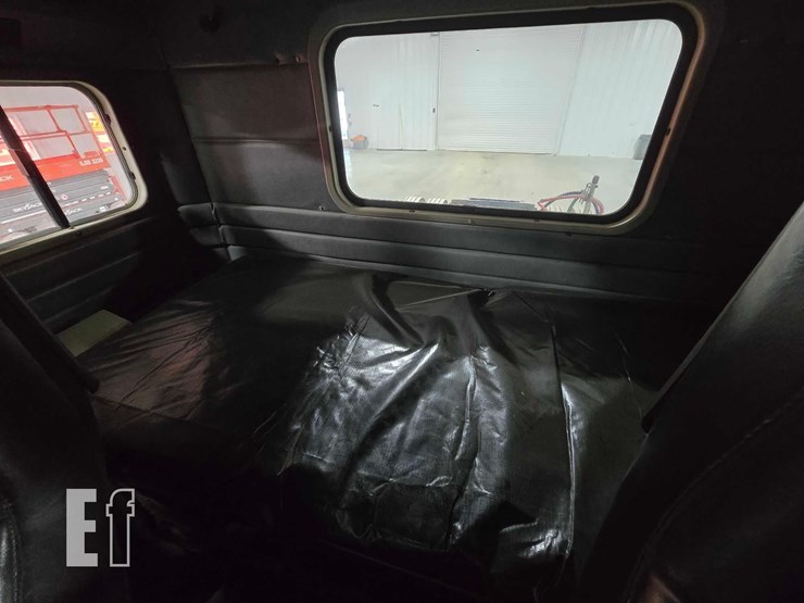 2004-peterbilt-378-image-17