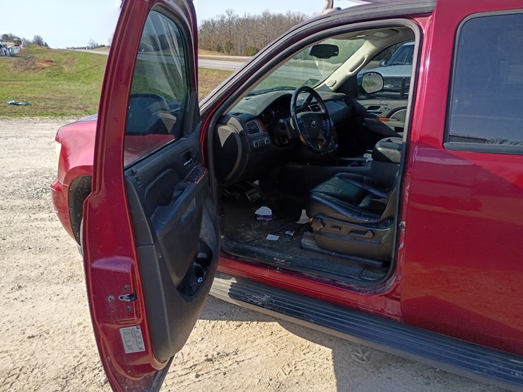 2010-chevrolet-tahoe-image-26