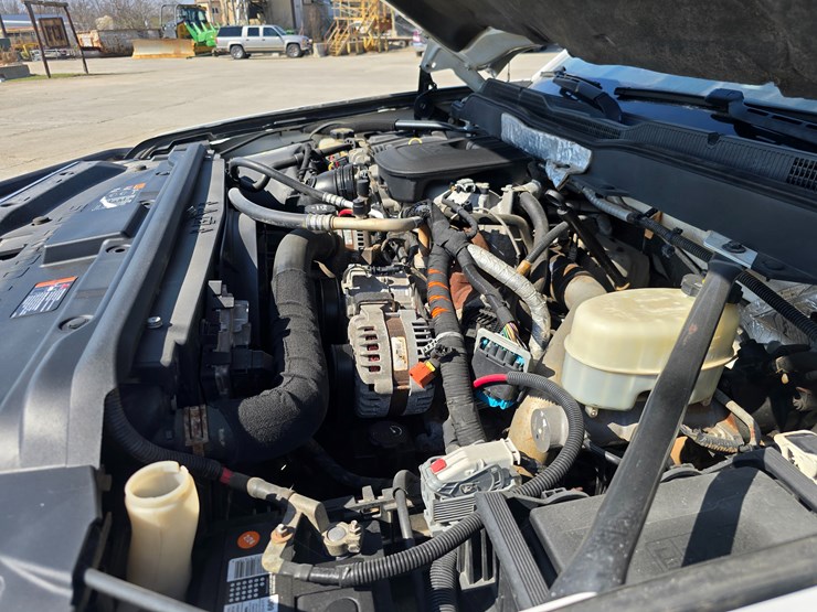 2015-chevrolet-silverado-3500-image-21