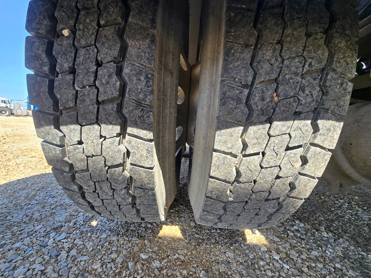 1996-peterbilt-377-image-84