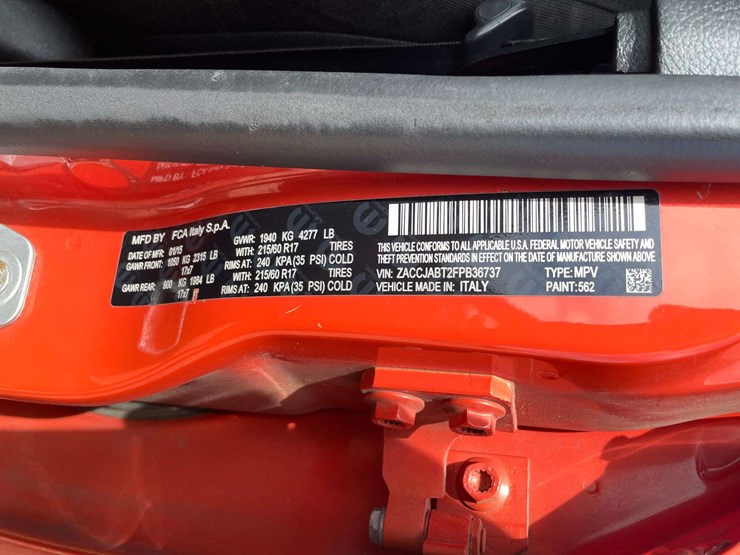 2015-jeep-renegade-image-27