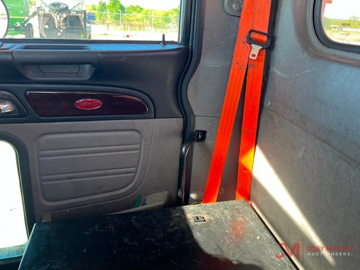 2015-peterbilt-365-image-19