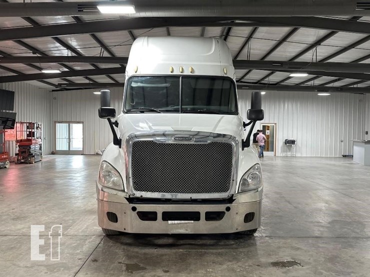 2014-freightliner-cascadia-125-image-7