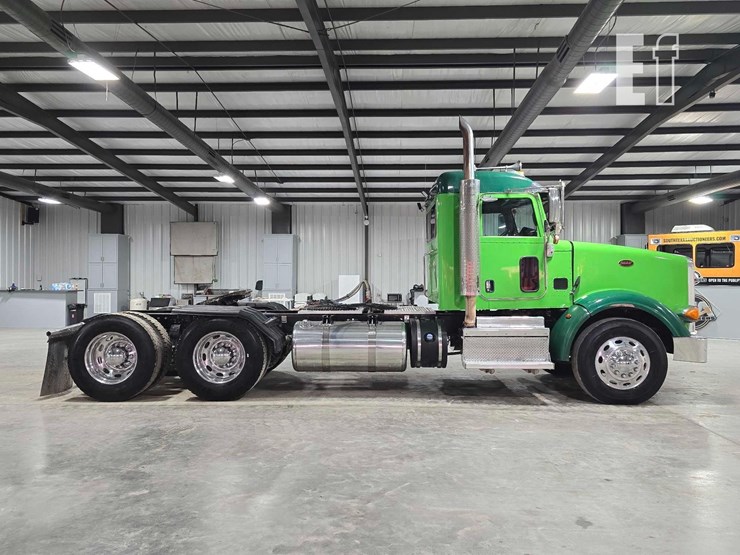 2021-peterbilt-367-image-6