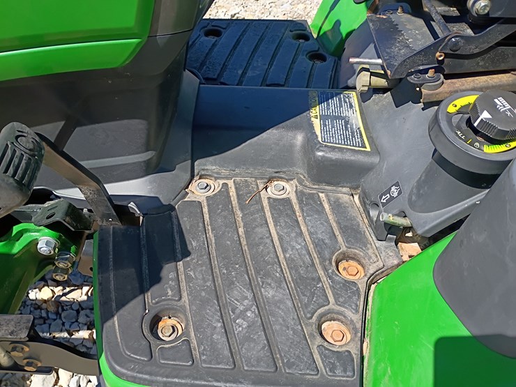 2013-john-deere-1025r-image-27