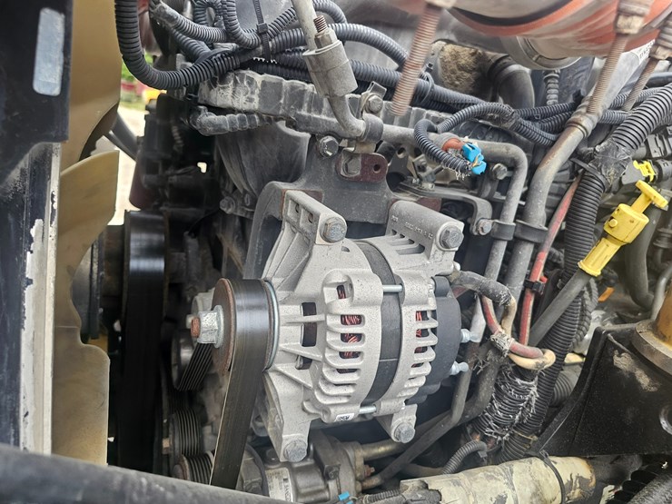 2012-peterbilt-384-image-63