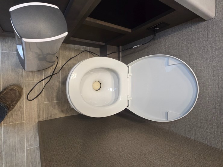 2020-ford-f550-image-57