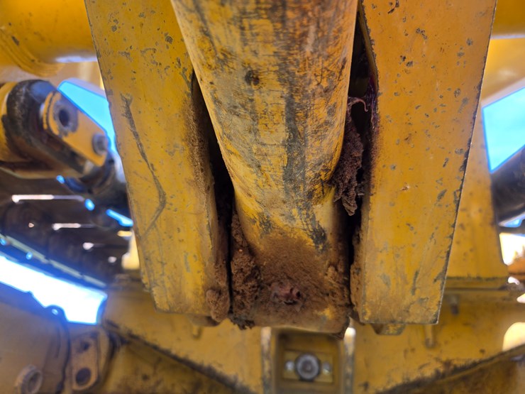 2014-caterpillar-953d-image-89