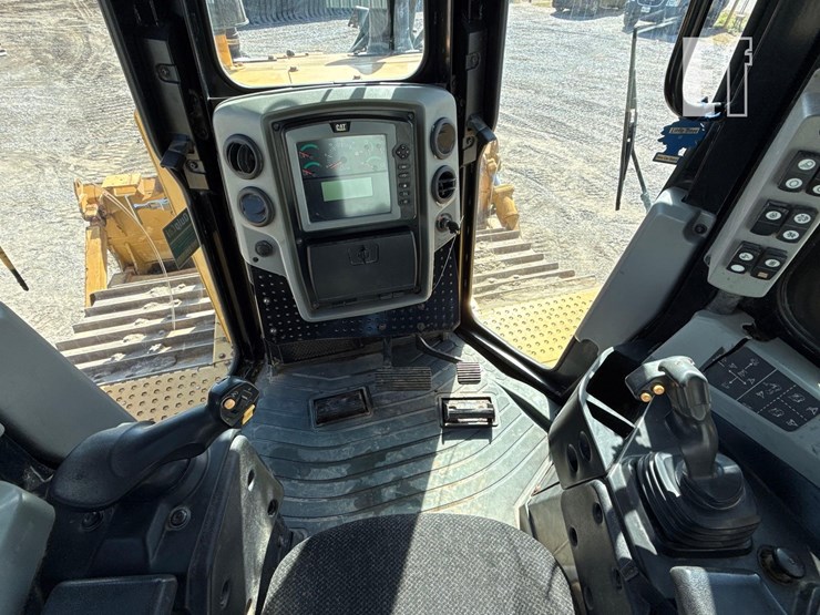 2016-caterpillar-d6t-lgp-image-16