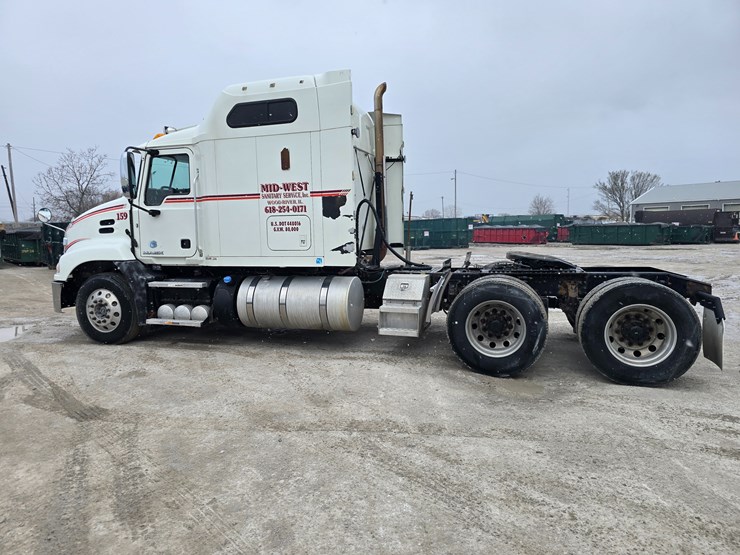 #22593-•-2016-mack-cxu613-pinnacle-sleeper-truck-image-5