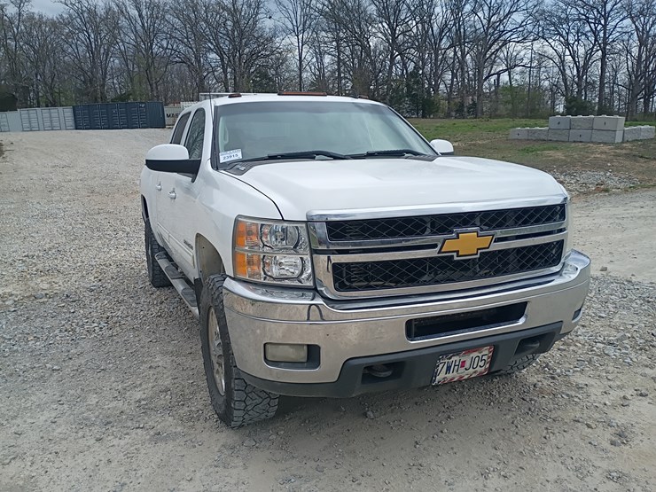 2013-chevrolet-2500-image-15