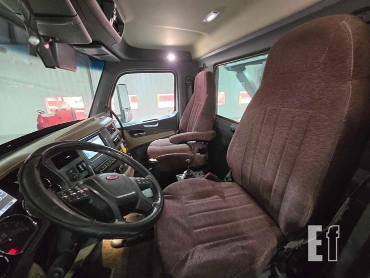 2016-peterbilt-579-image-9