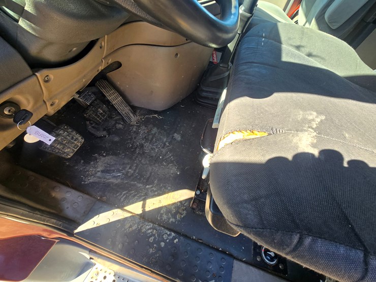 2014-freightliner-cascadia-125-image-58