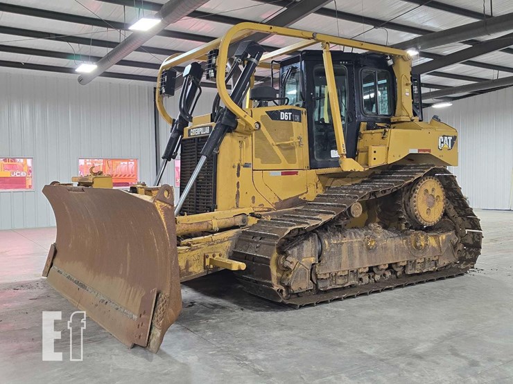 2011-caterpillar-d6t-xw-image-1