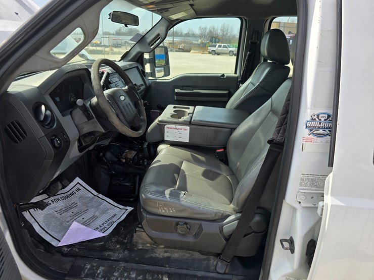 2013-ford-f550-image-24