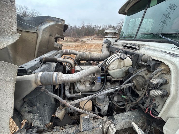 2001-mack-rd688s-image-39