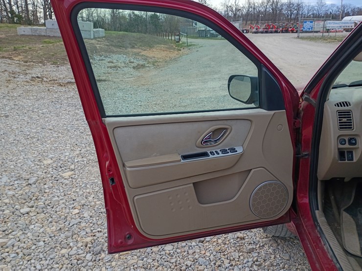 2005-mercury-mariner-image-27