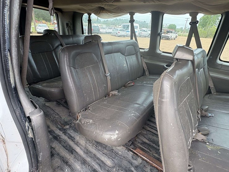 2005-chevrolet-express-3500-image-17