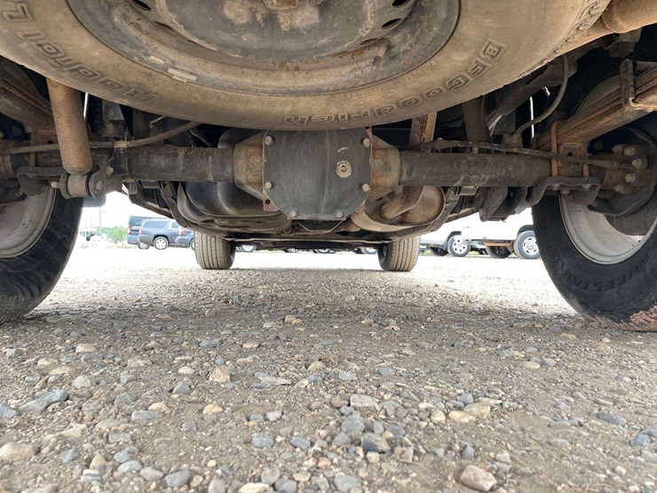 2011-nissan-frontier-sv-image-24