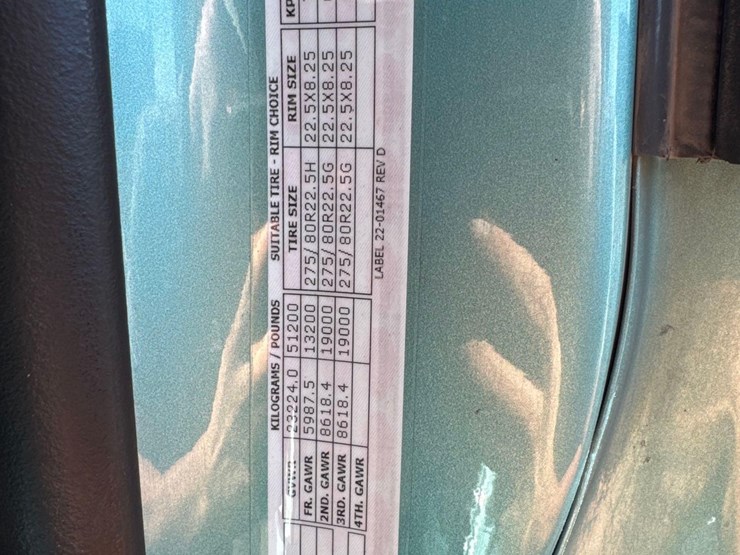 2023-peterbilt-579-image-11