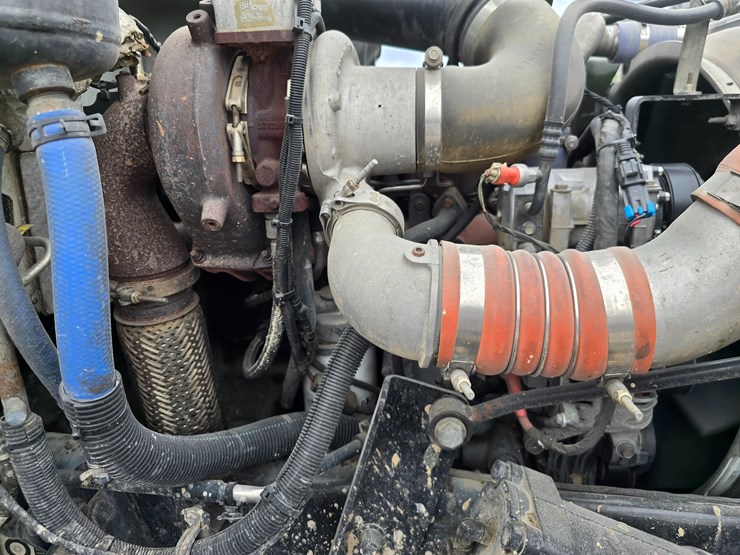 2017-peterbilt-348-image-40