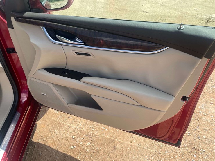 2015-cadillac-xts-4-door-sedan-(144,760-miles)-image-17