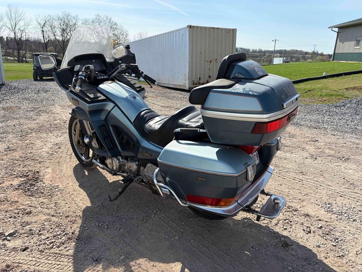 yamaha-venture-motorcycle-image-3