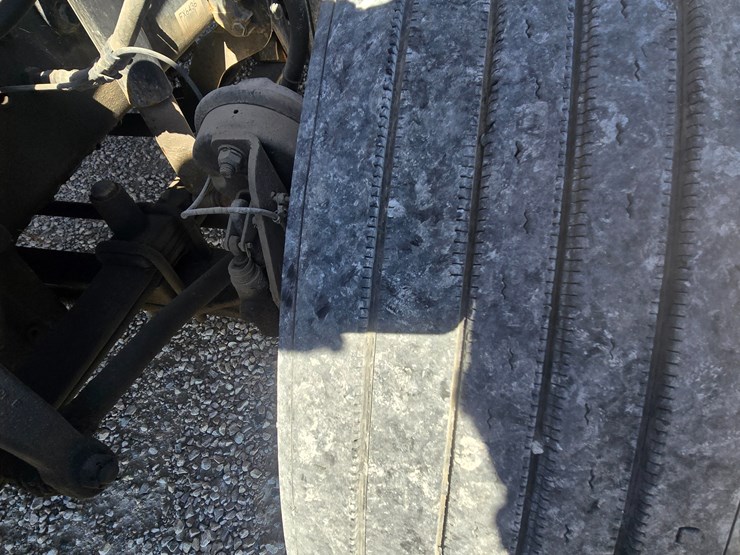 2014-freightliner-cascadia-125-image-41