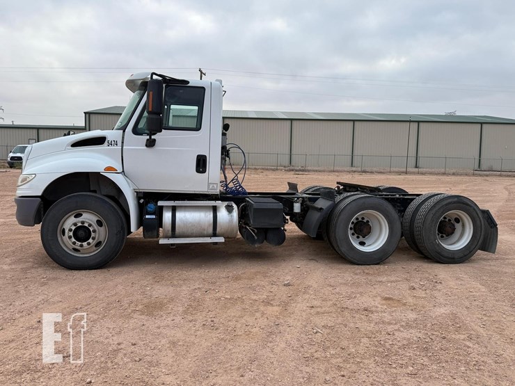 2018-international-durastar-4400-image-5