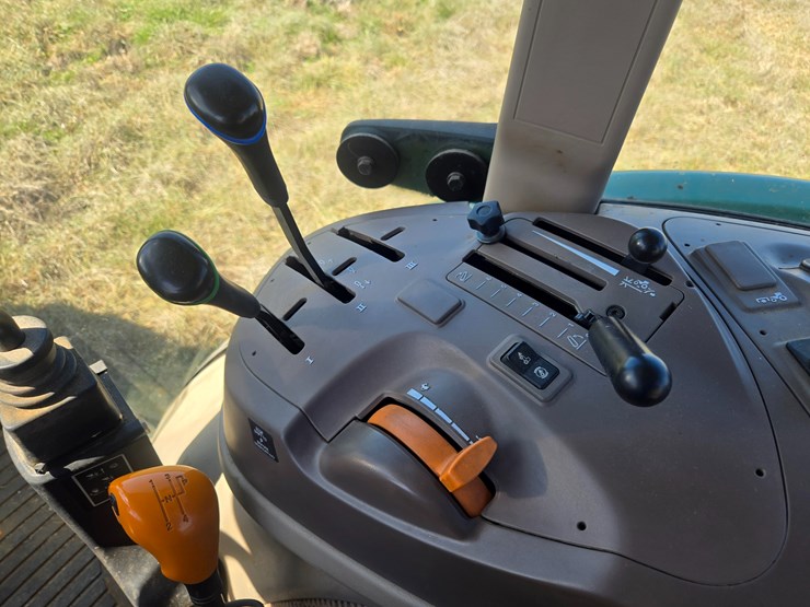 2019-john-deere-5100e-image-34