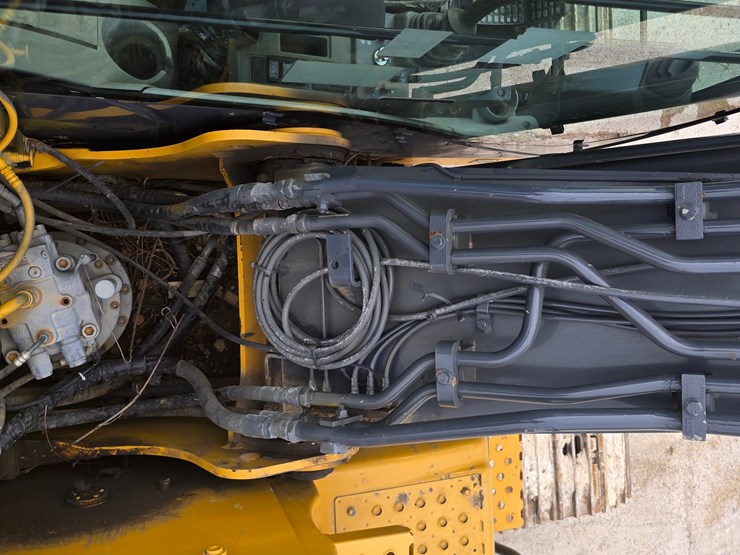 2013-deere-160g-lc-image-65