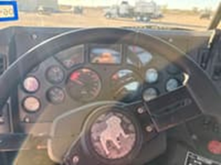 2009-mack-granite-gu713-image-12