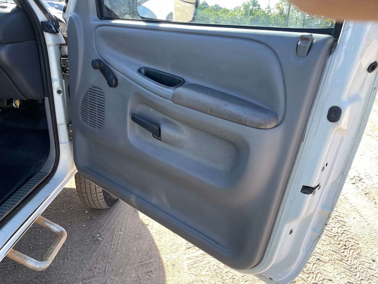 2001-dodge-ram-3500-image-17