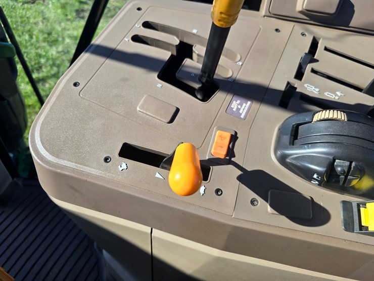 2016-john-deere-6110m-image-54