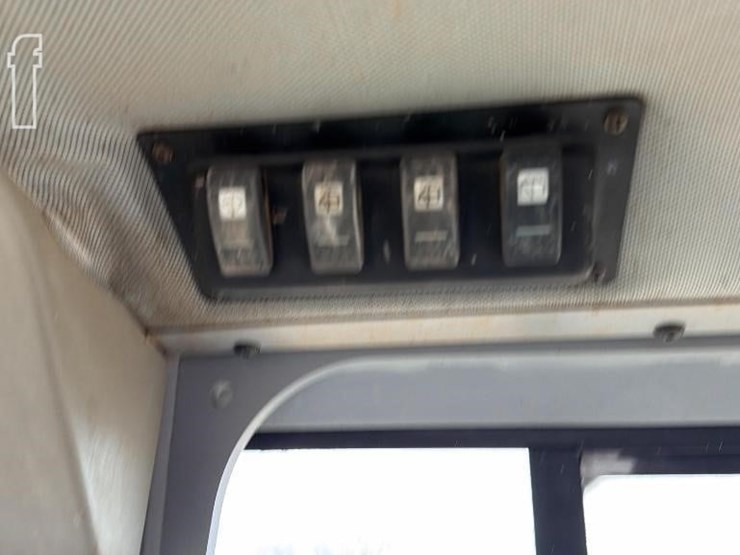 2005-caterpillar-d5g-lgp-image-13