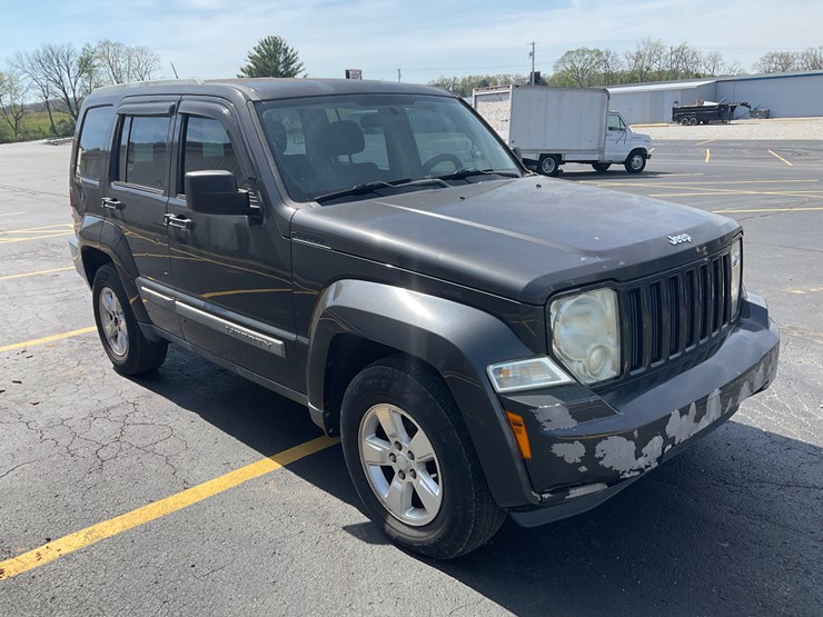 2011-jeep-liberty-image-3