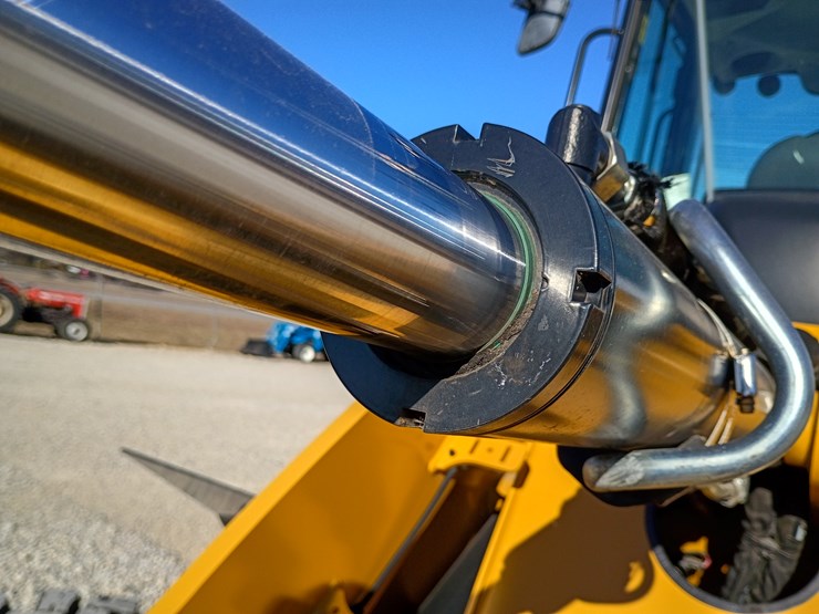 2023-caterpillar-910-image-58