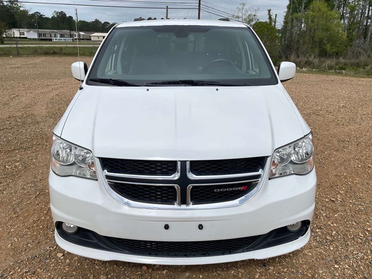 2019-dodge-grand-caravan-sxt-image-5
