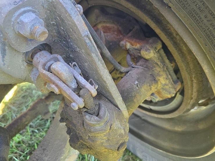 2005-freightliner-m2-106-image-24