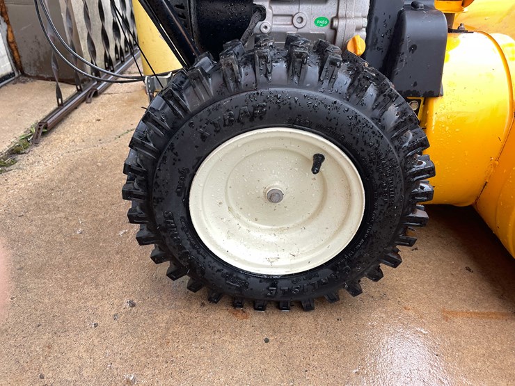 #7011-•-cub-cadet-26"-snowblower-(o3)-image-6