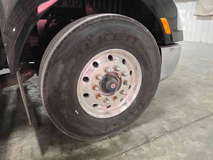 2016-peterbilt-579-image-26