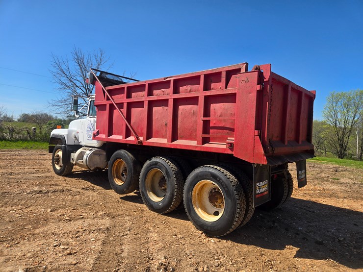 1998-mack-rd688s-image-11