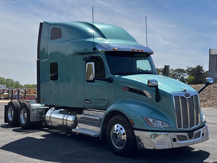 2023-peterbilt-579-image-8