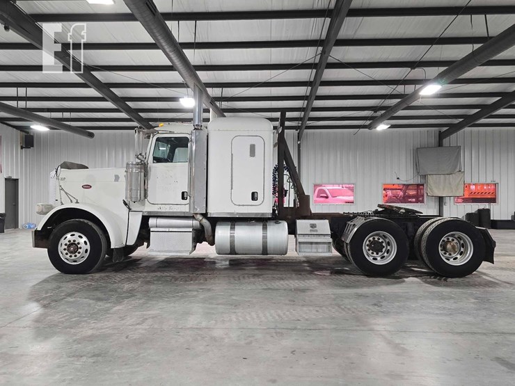 2008-peterbilt-388-image-5