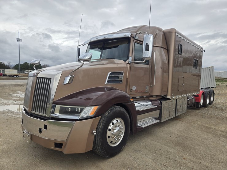 2017-western-star-5700xe-image-2