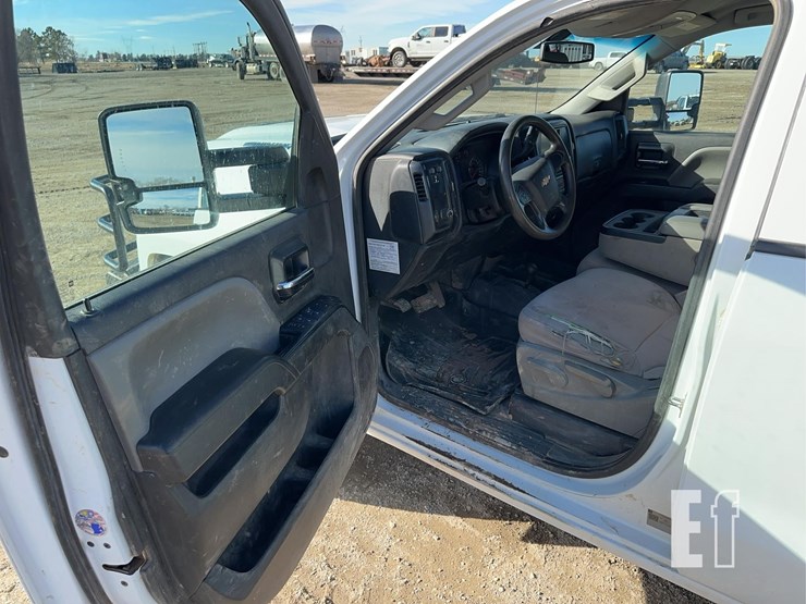 2019-chevrolet-3500-image-8