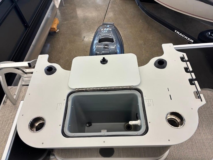 2025-g3-suncatcher-select-18f-pontoon-image-30